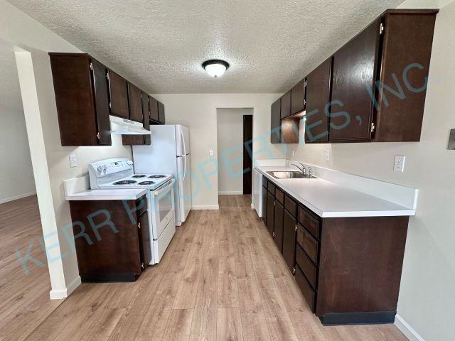 6498 Lowry Dr #4 - Photo 5 of 17