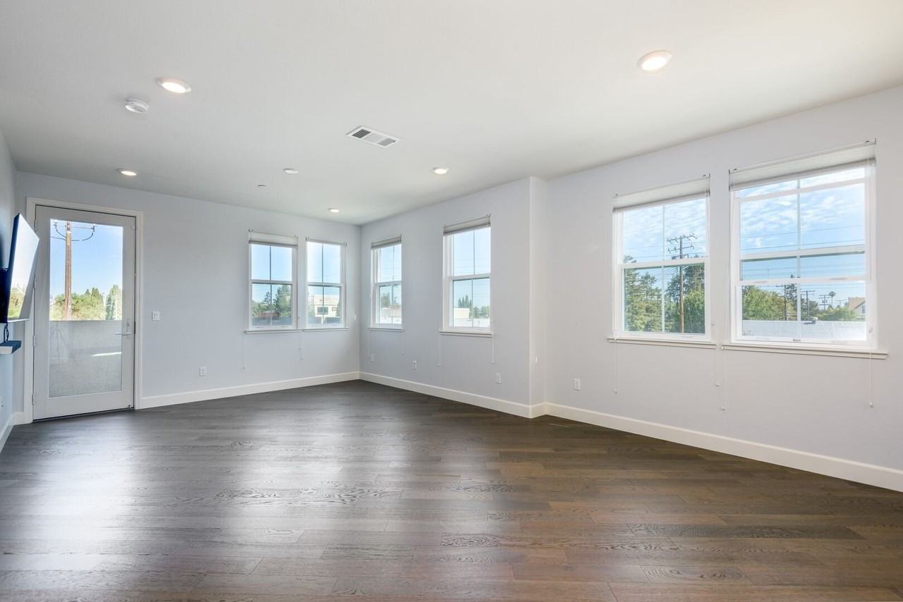 995 Hopkins Ave - Photo 6 of 20
