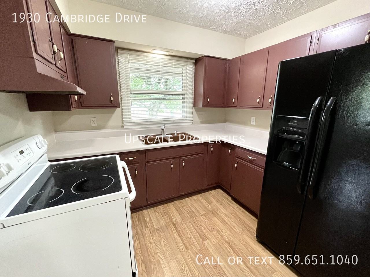 1930 Cambridge Dr - Photo 3 of 9