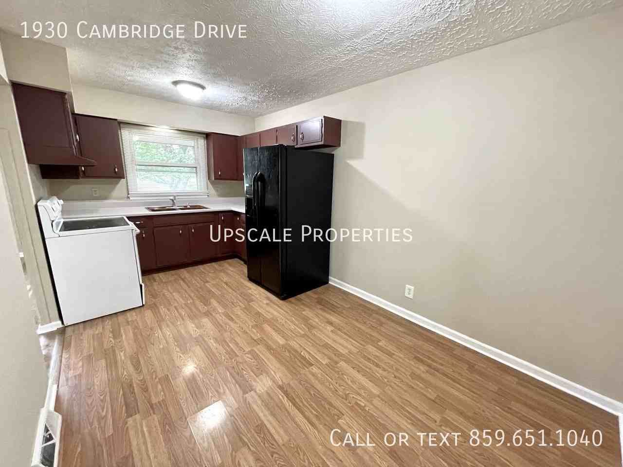 1930 Cambridge Dr - Photo 4 of 9