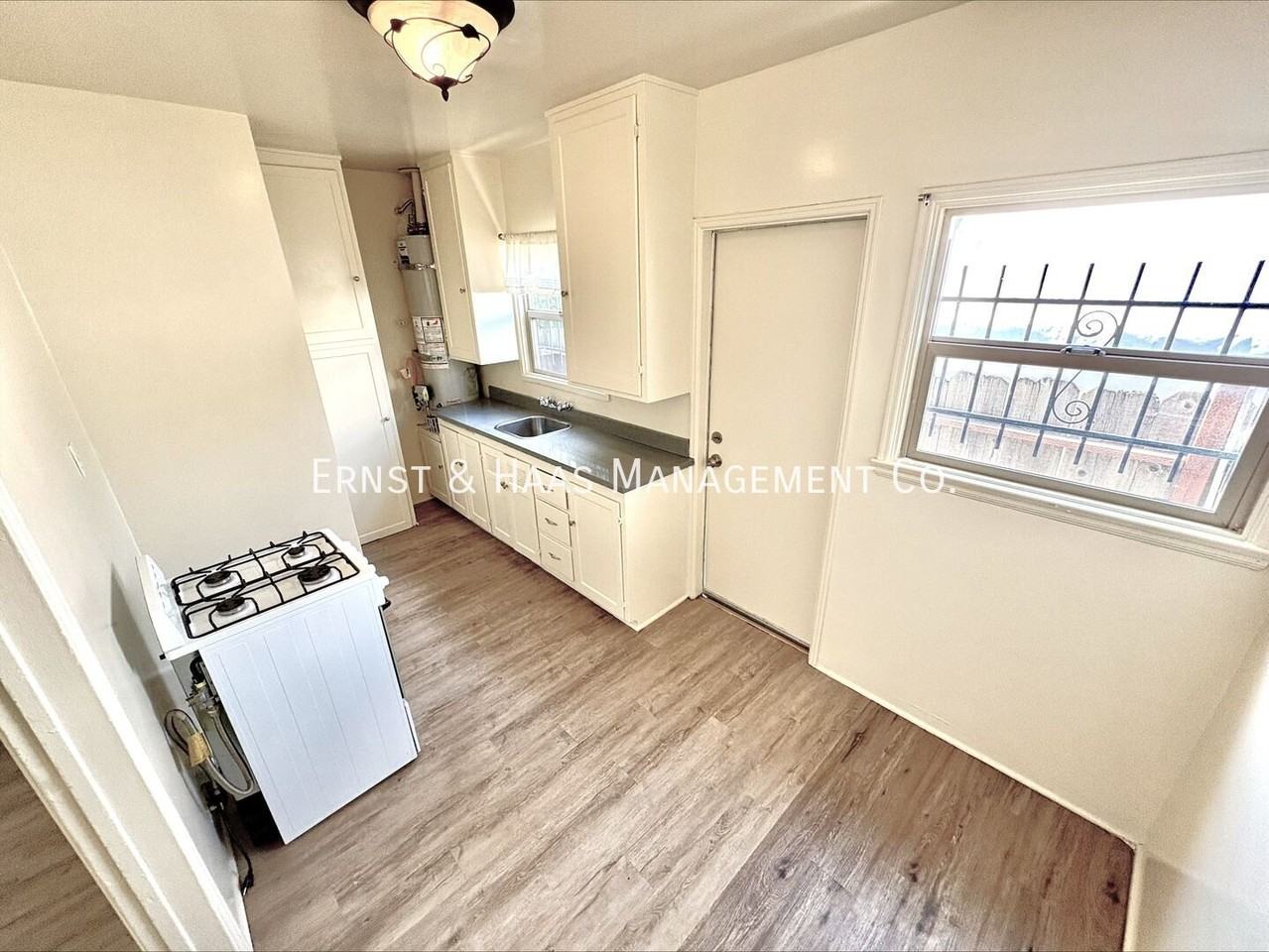 31 W Market St - Photo 3 of 6