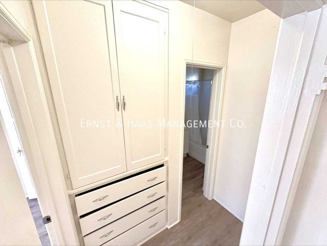 31 W Market St - Photo 4 of 6