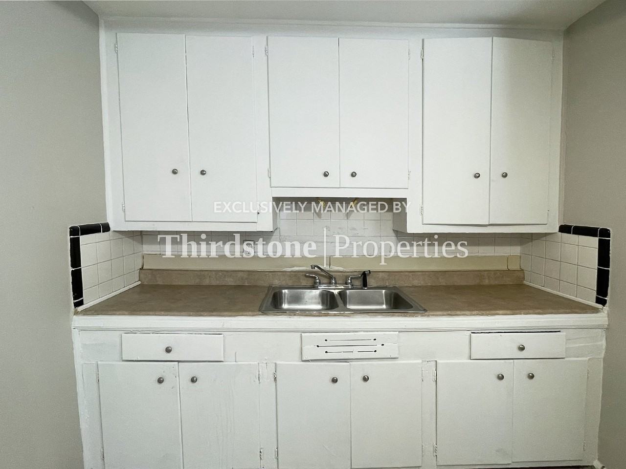316 E 19th St #B - Photo 2 of 12