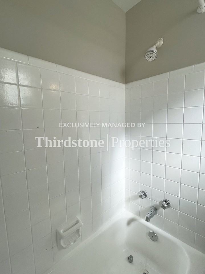 316 E 19th St #B - Photo 7 of 12