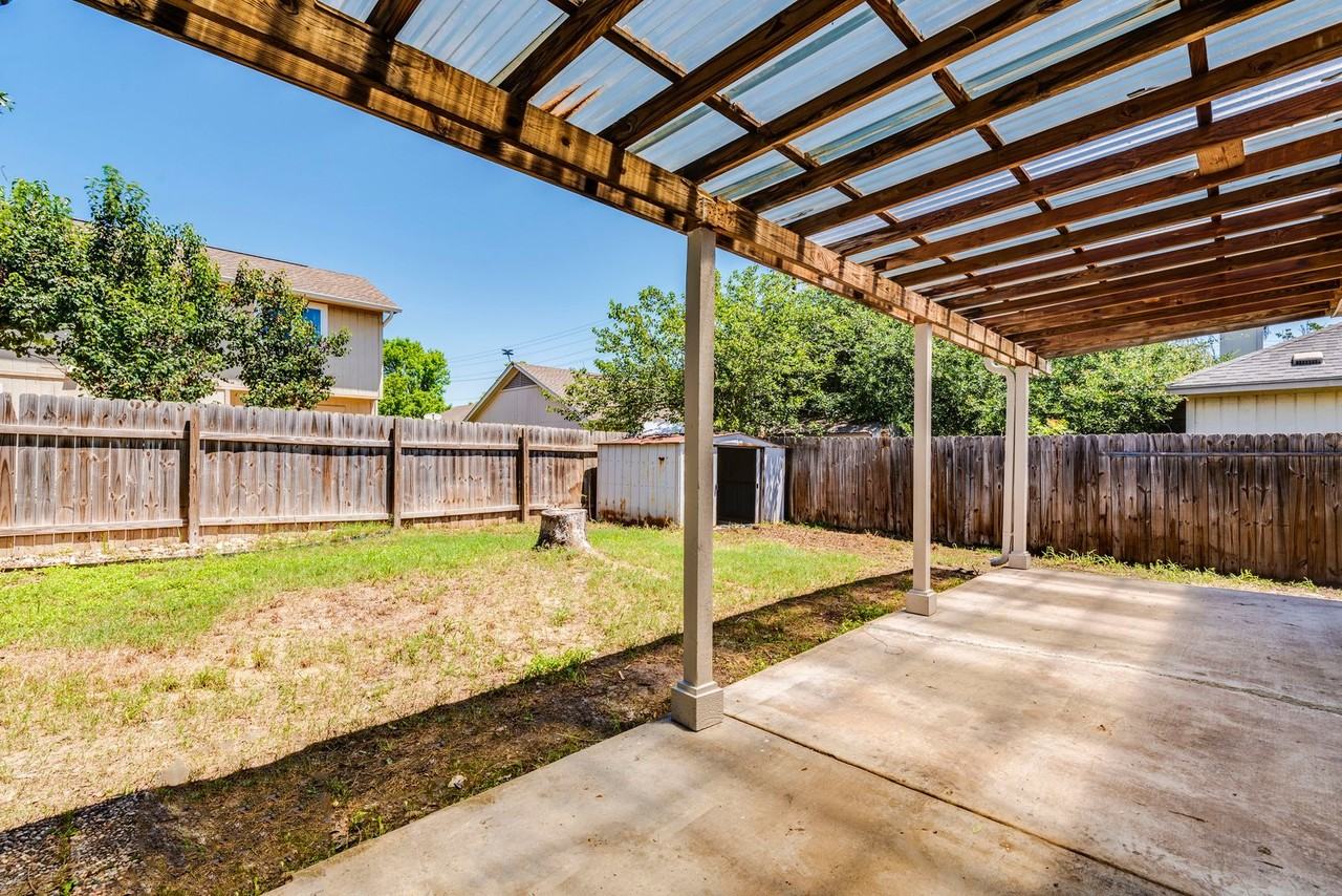 913 Jasmine Trl - Photo 2 of 28