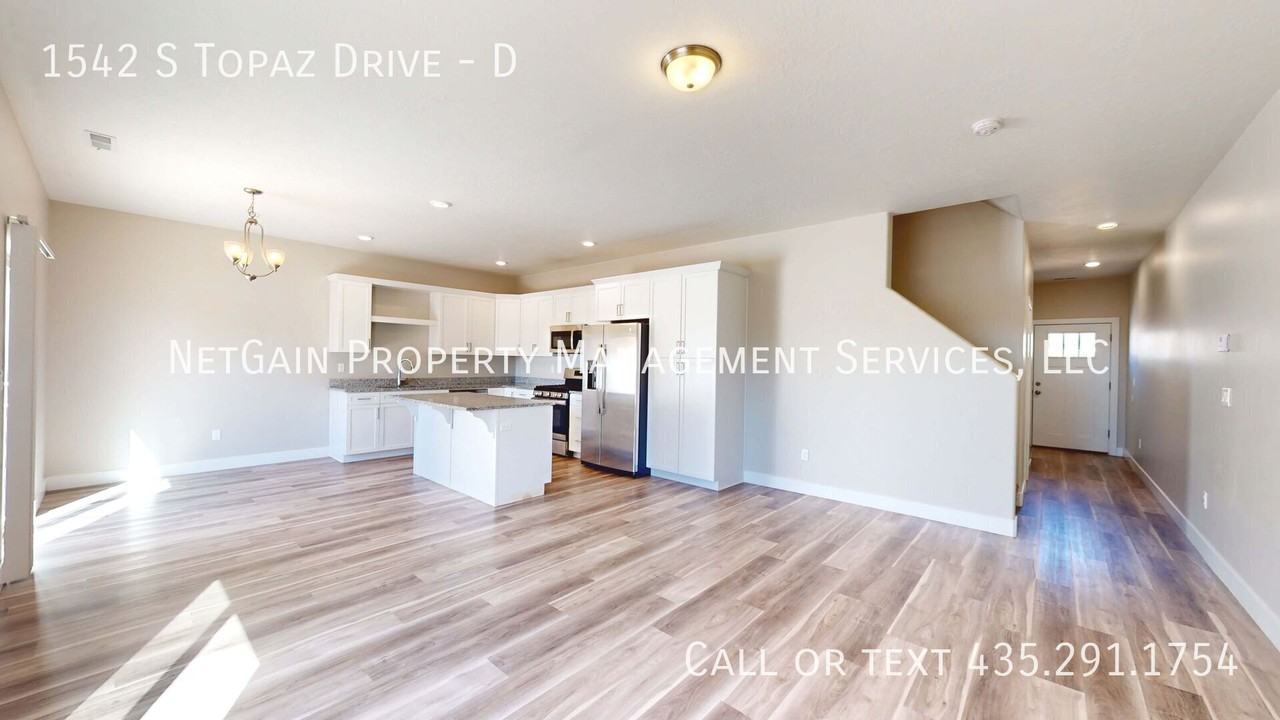 1542 S 1450 W #D - Photo 2 of 23