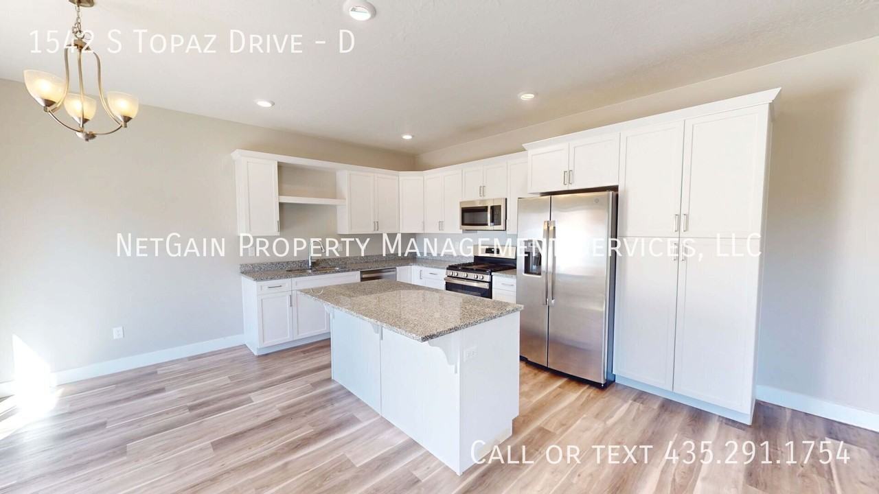 1542 S 1450 W #D - Photo 4 of 23