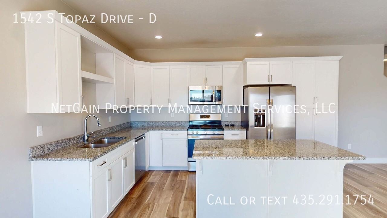 1542 S 1450 W #D - Photo 5 of 23