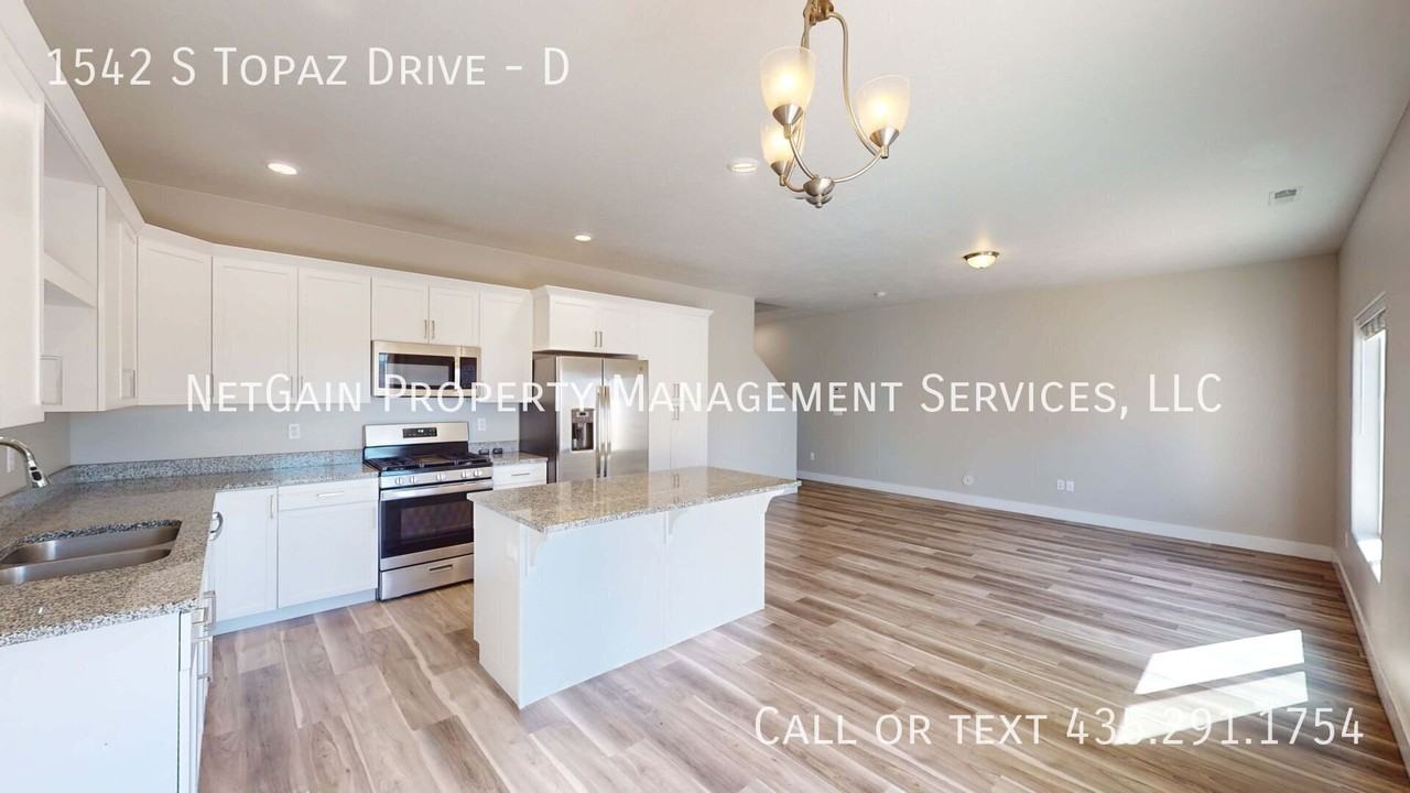 1542 S 1450 W #D - Photo 6 of 23