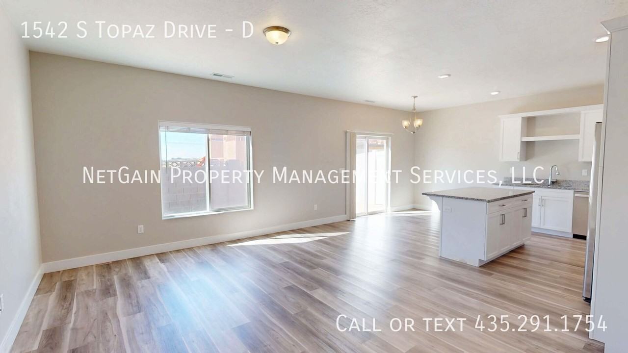 1542 S 1450 W #D - Photo 7 of 23