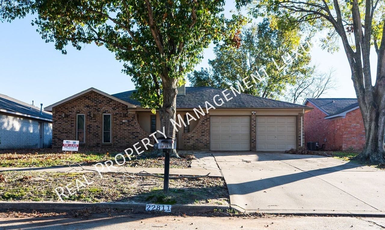 22811 Elkana Deane Ln - Photo 2 of 32