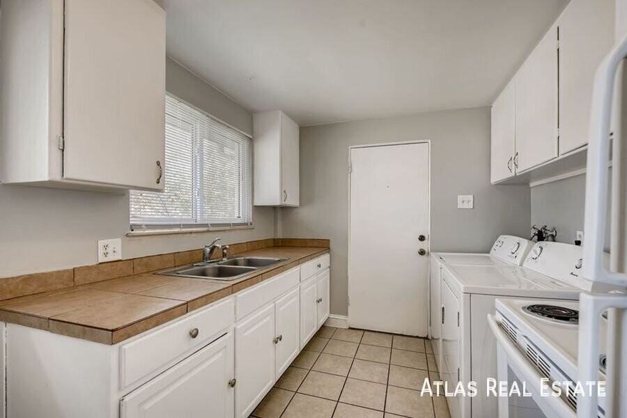 1393 Lansing St - Photo 5 of 28