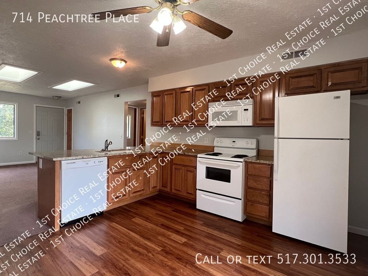 714 Peachtree Pl - Photo 2 of 16