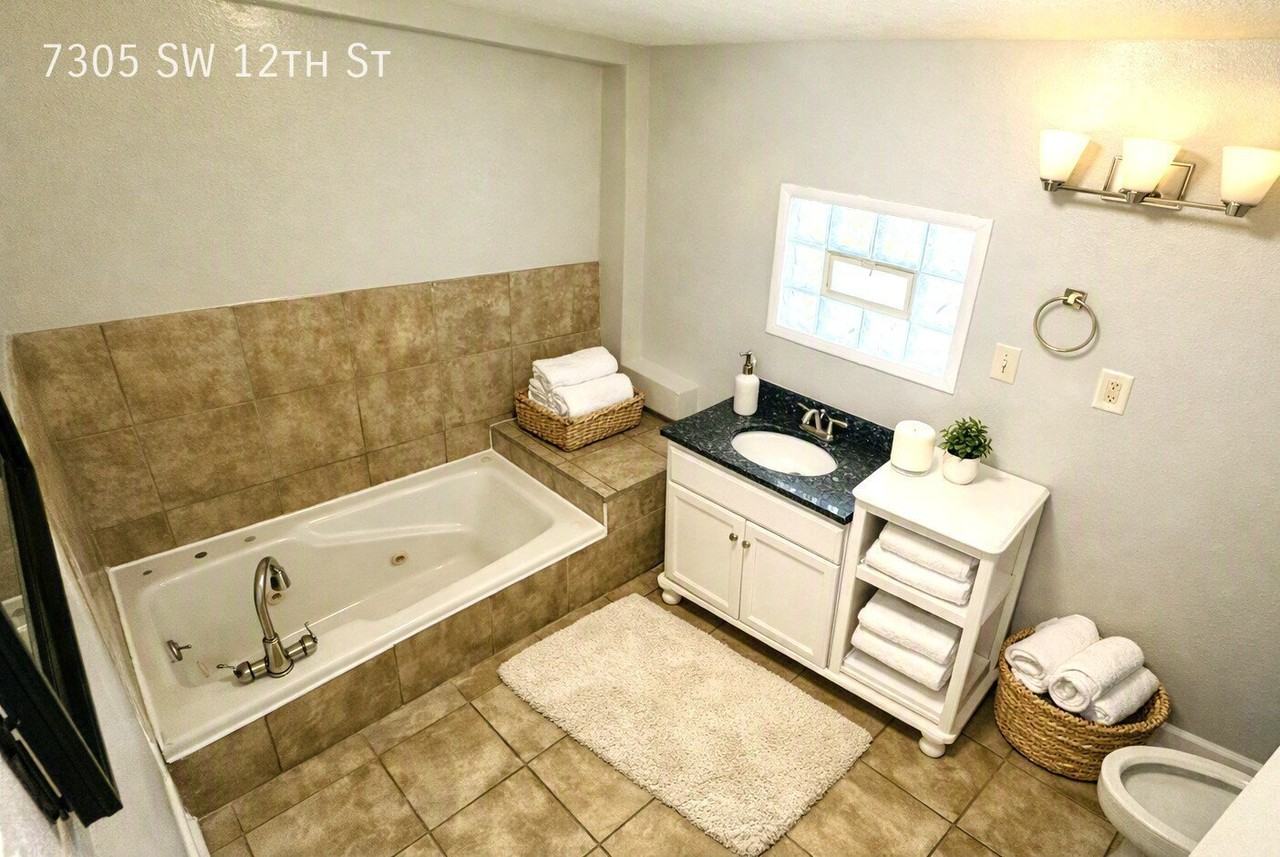 7305 Sw 12th St - Photo 4 of 13