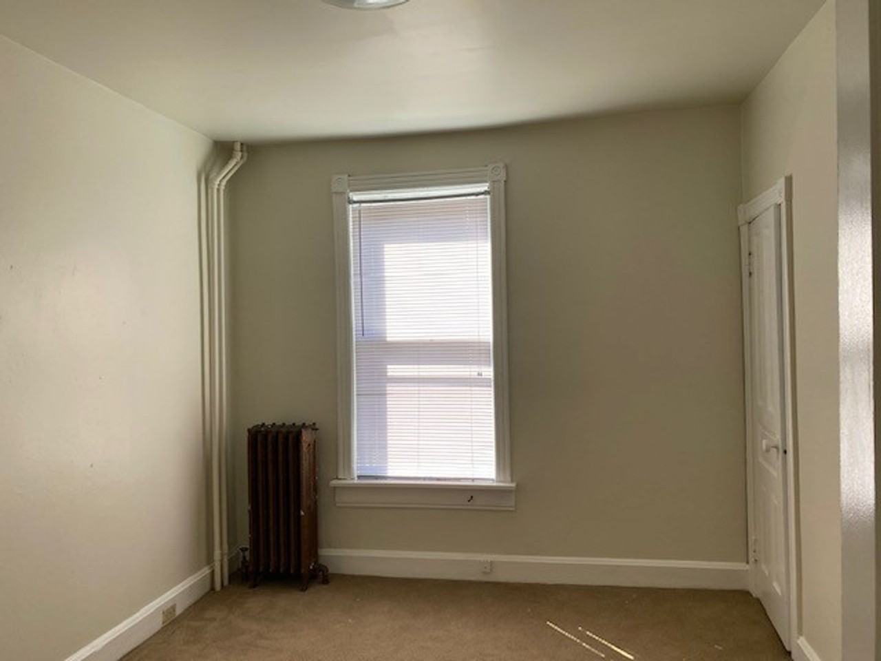 208 N Front St #2 - Photo 4 of 10