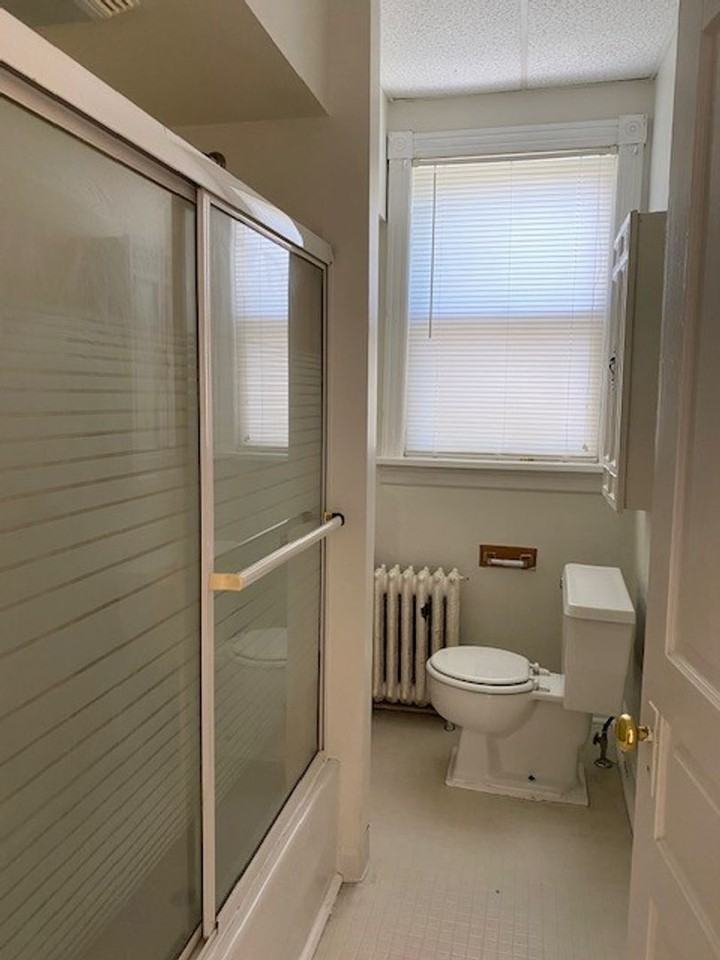 208 N Front St #2 - Photo 5 of 10