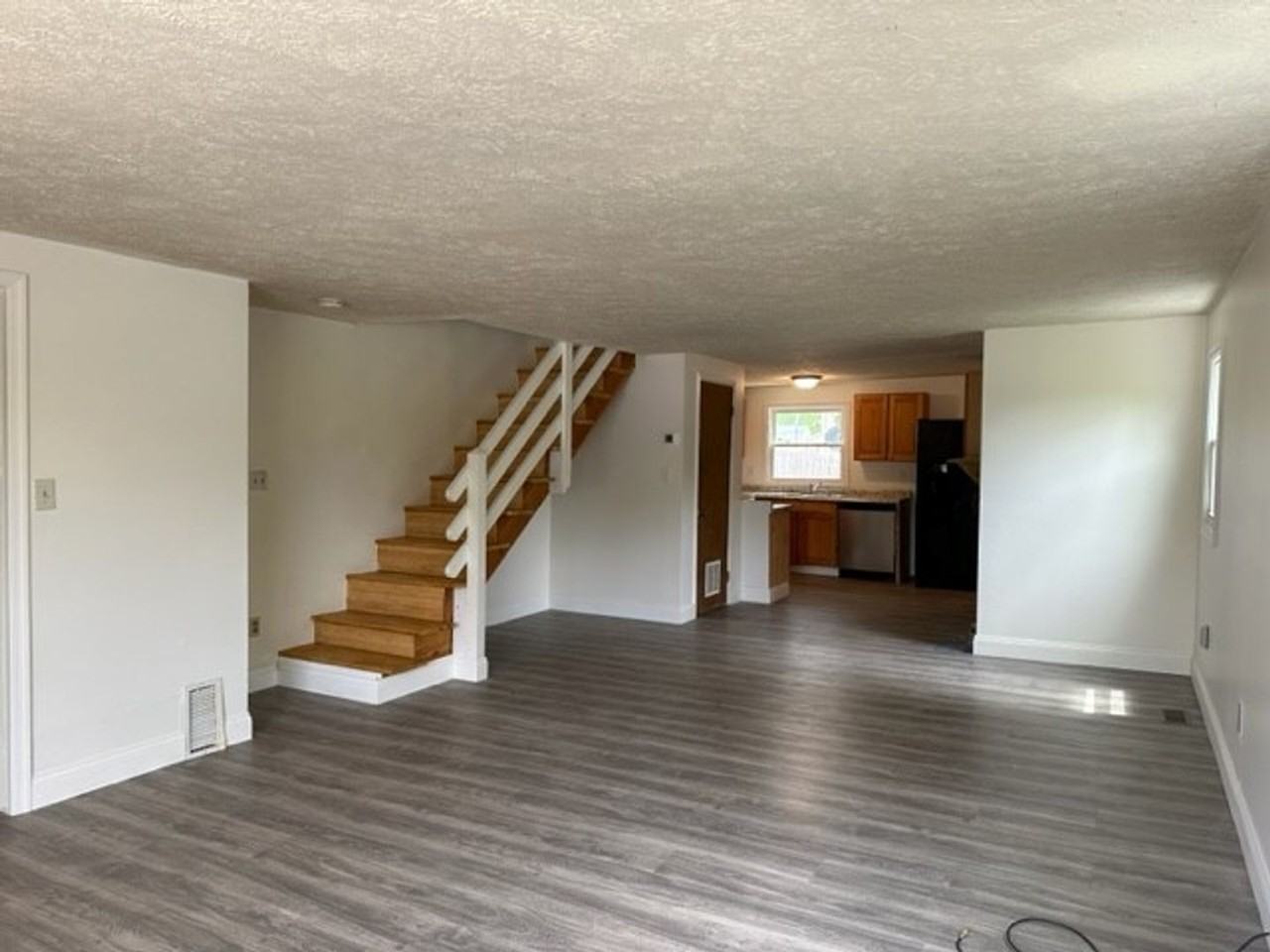 201 N Duke St - Photo 3 of 15