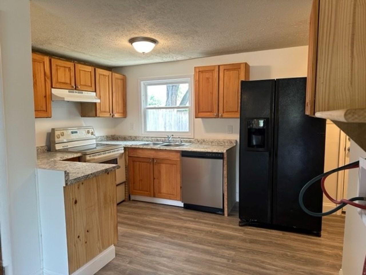 201 N Duke St - Photo 5 of 15