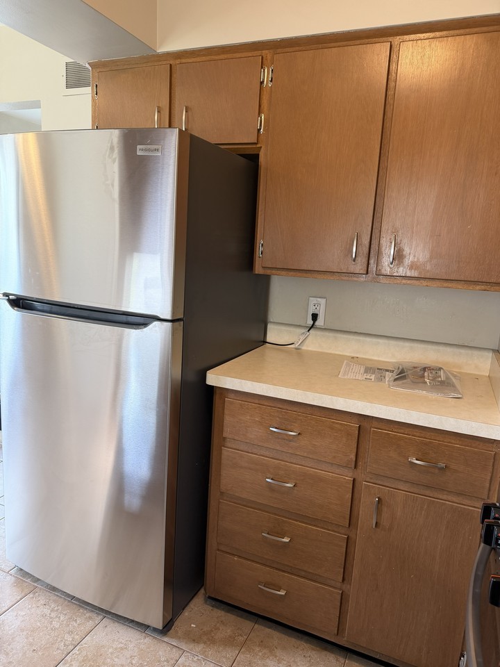 412 11th Ave W #2 - Photo 6 of 12