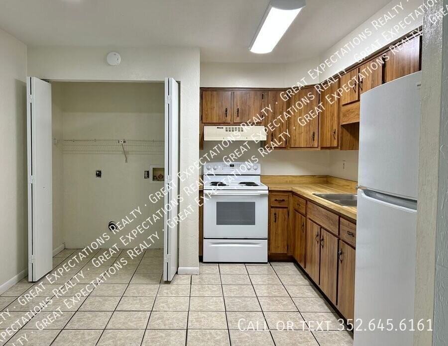 1904 Ne 17th Pl #7 - Photo 2 of 9
