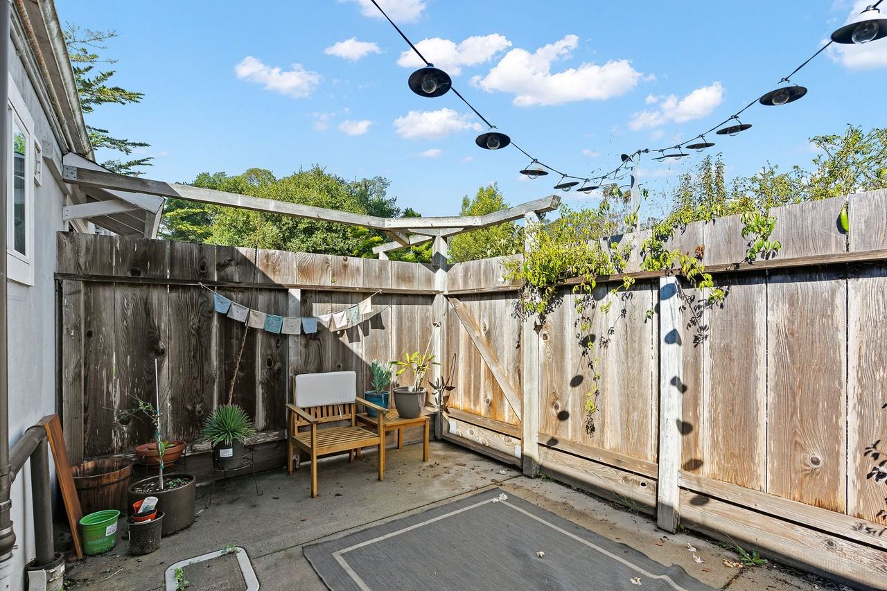 21245 E Cliff Dr #D - Photo 4 of 10