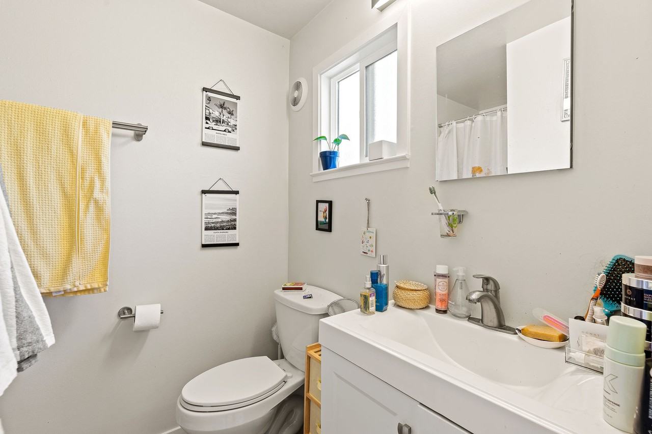 21245 E Cliff Dr #D - Photo 5 of 10