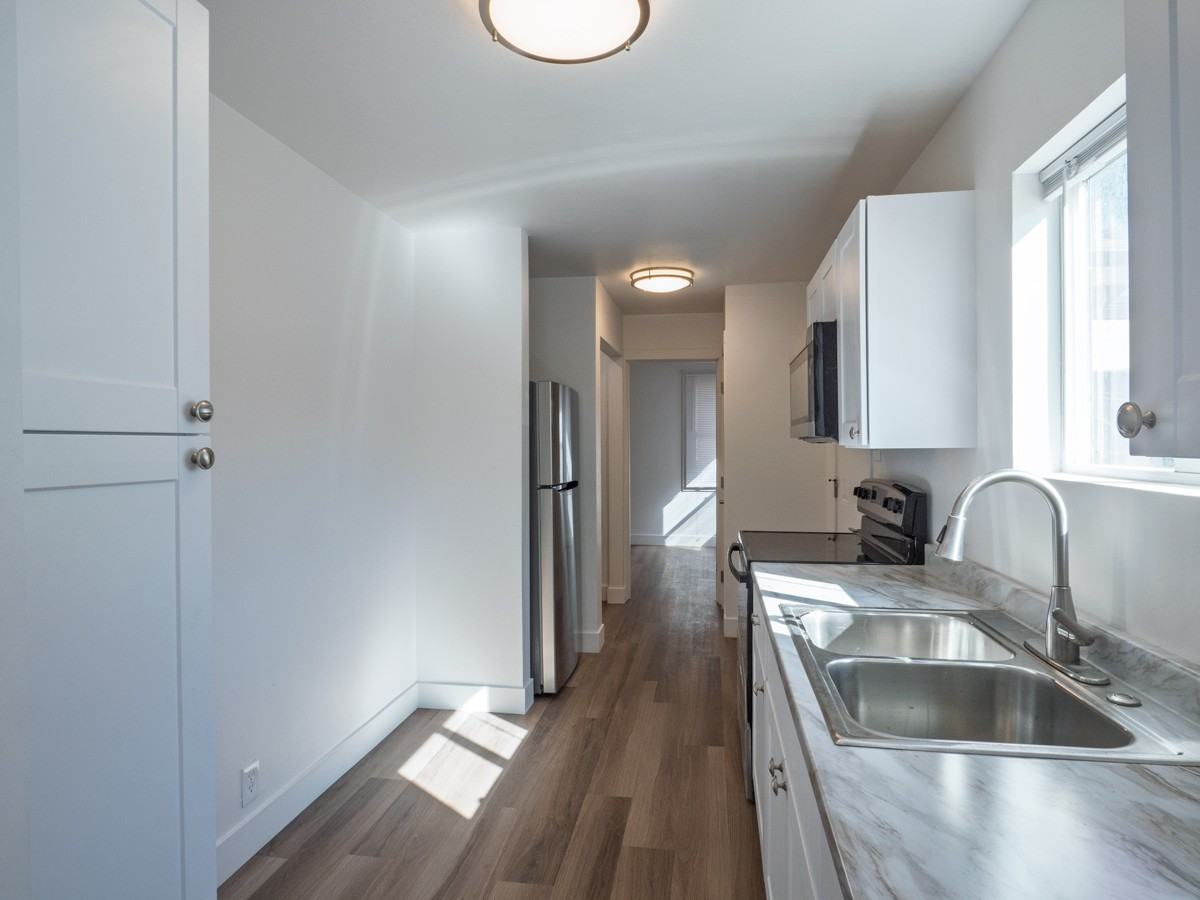 409 S 1st St #417 - Photo 3 of 12