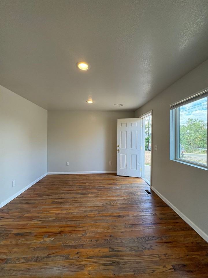 3230 W 55th Pl #02 - Photo 4 of 17