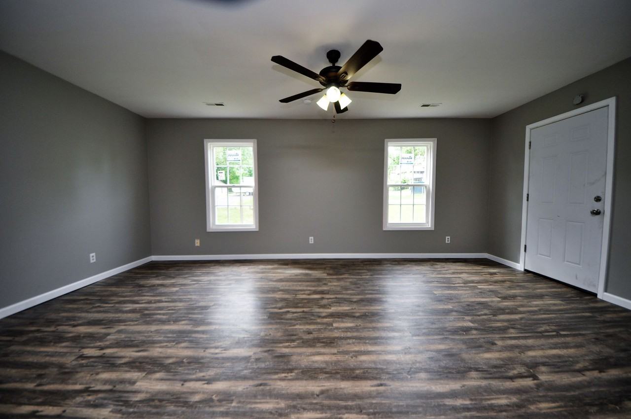 393 W Wood St #3 - Photo 4 of 14