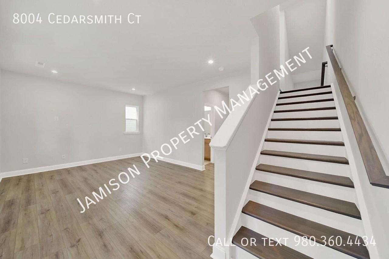 8004 Cedarsmith Ct - Photo 3 of 32