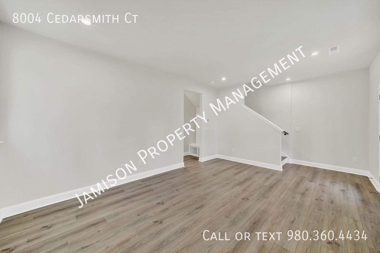 8004 Cedarsmith Ct - Photo 5 of 32