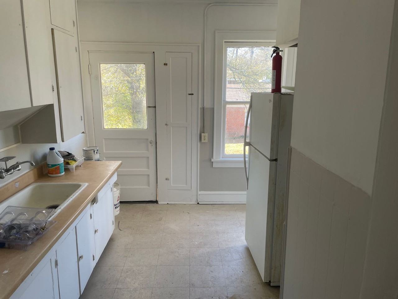 264 Wyandotte St - Photo 3 of 6