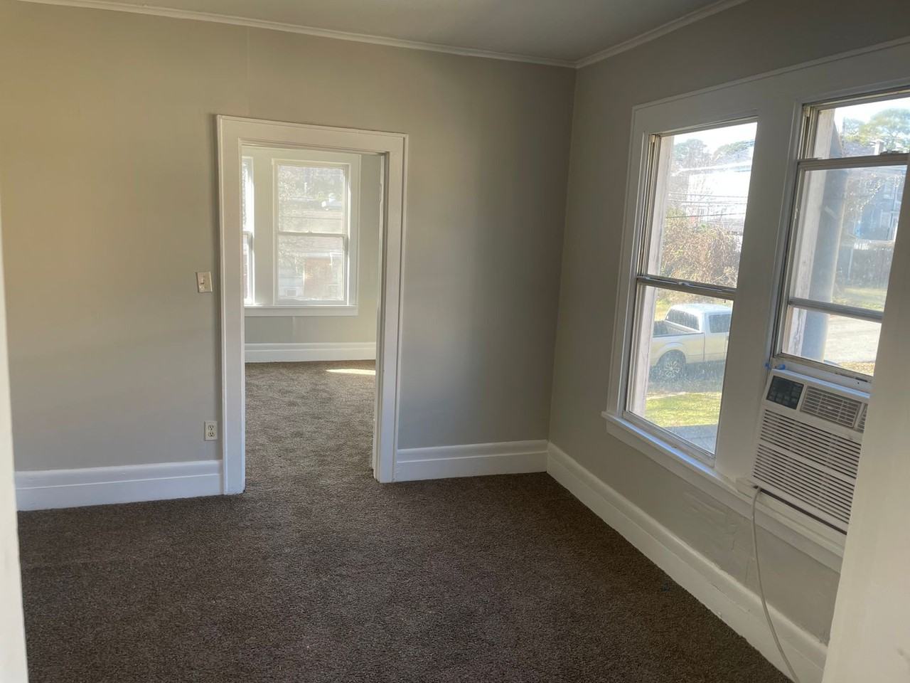 264 Wyandotte St - Photo 5 of 6