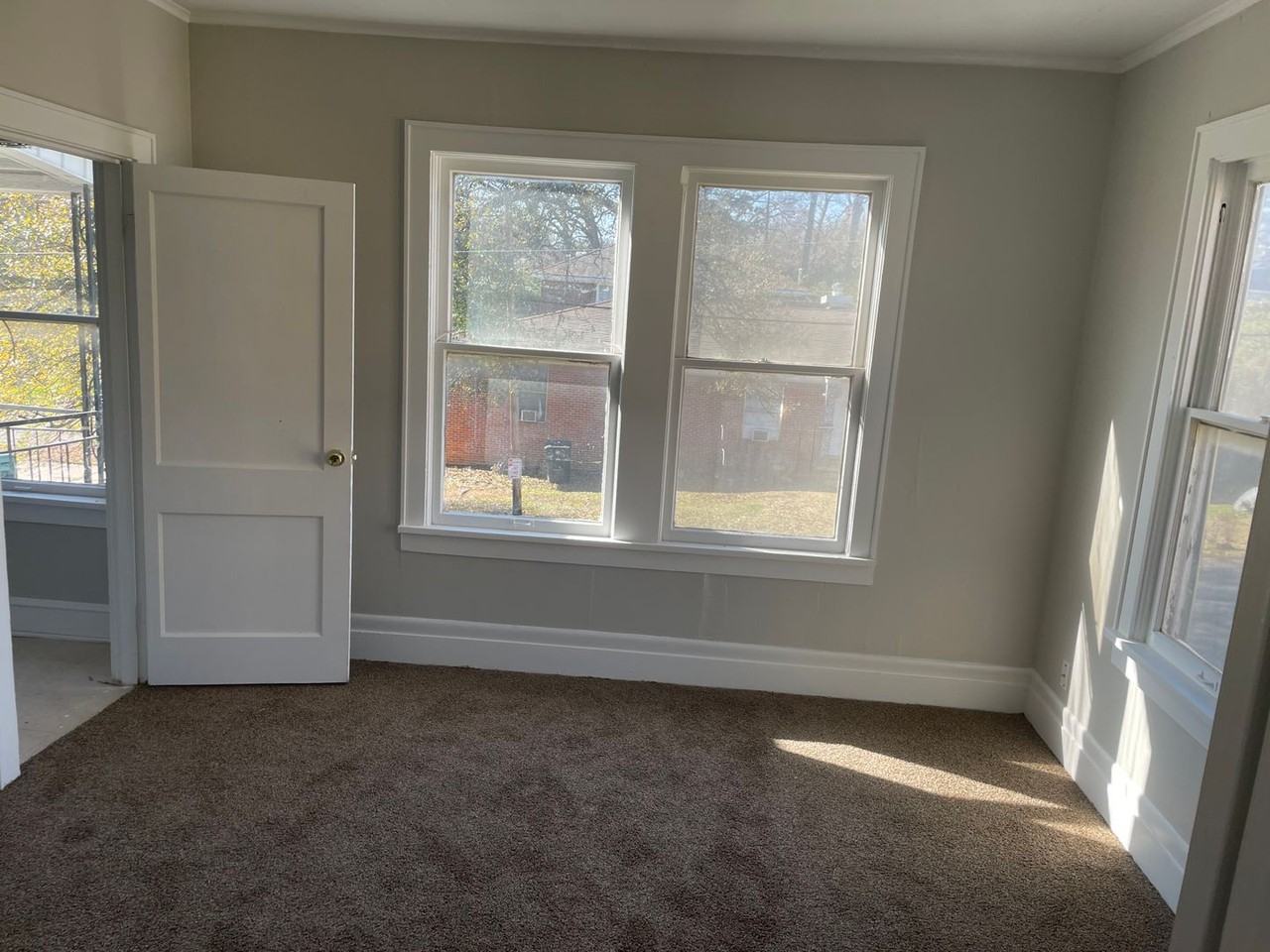 264 Wyandotte St - Photo 6 of 6