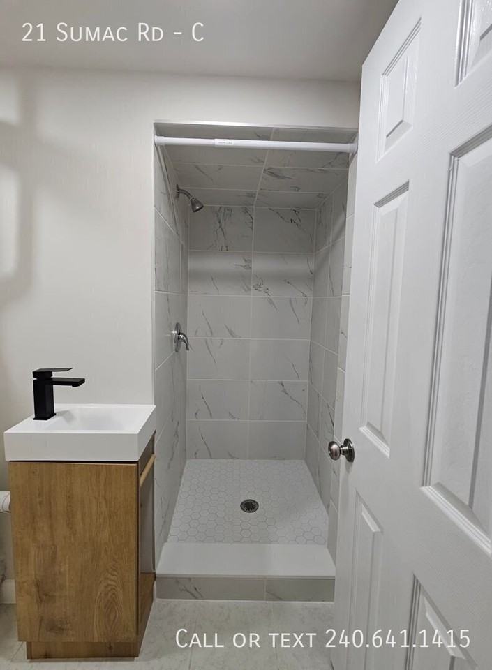21 Sumac Rd #C - Photo 5 of 7