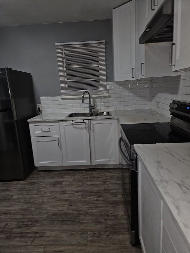1903 24 Ave Nw - Photo 2 of 15