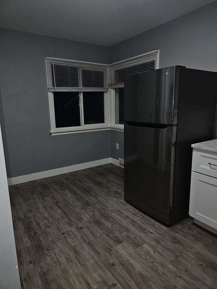 1903 24 Ave Nw - Photo 3 of 15