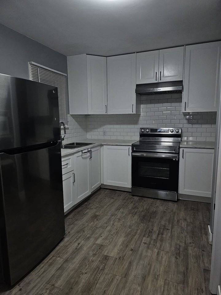 1903 24 Ave Nw - Photo 4 of 15