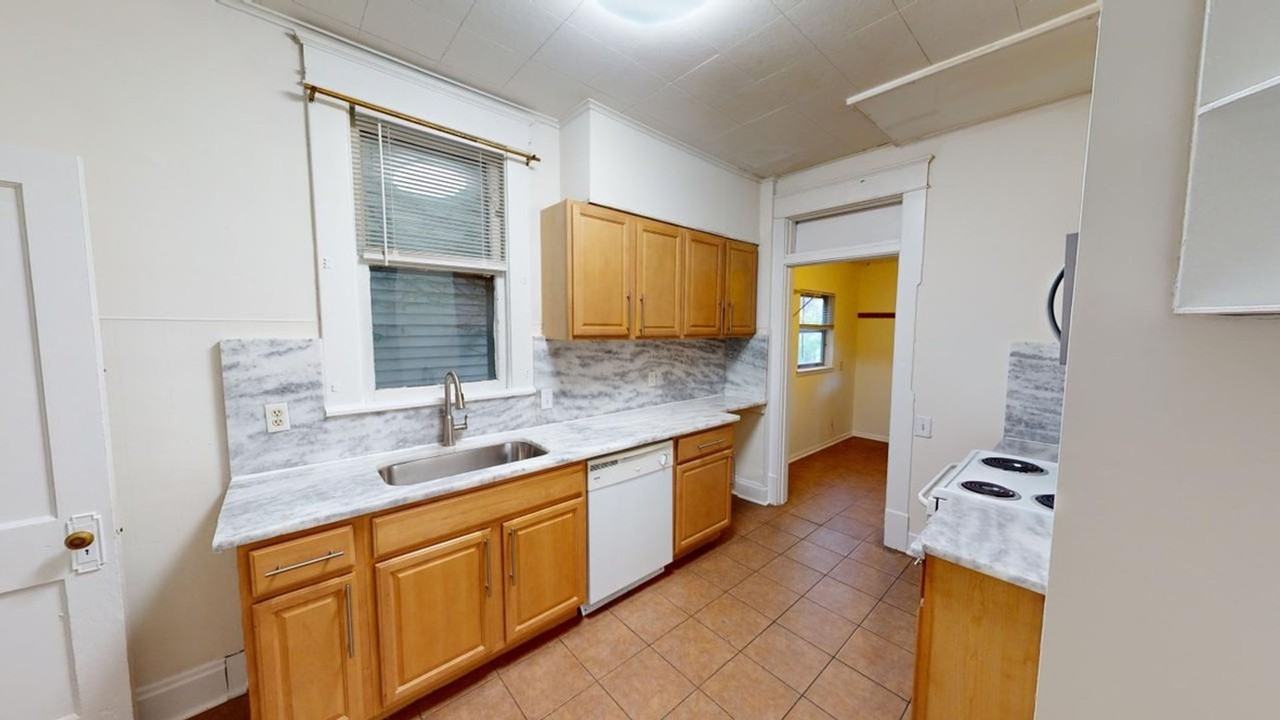 163 E Maynard Ave - Photo 4 of 21