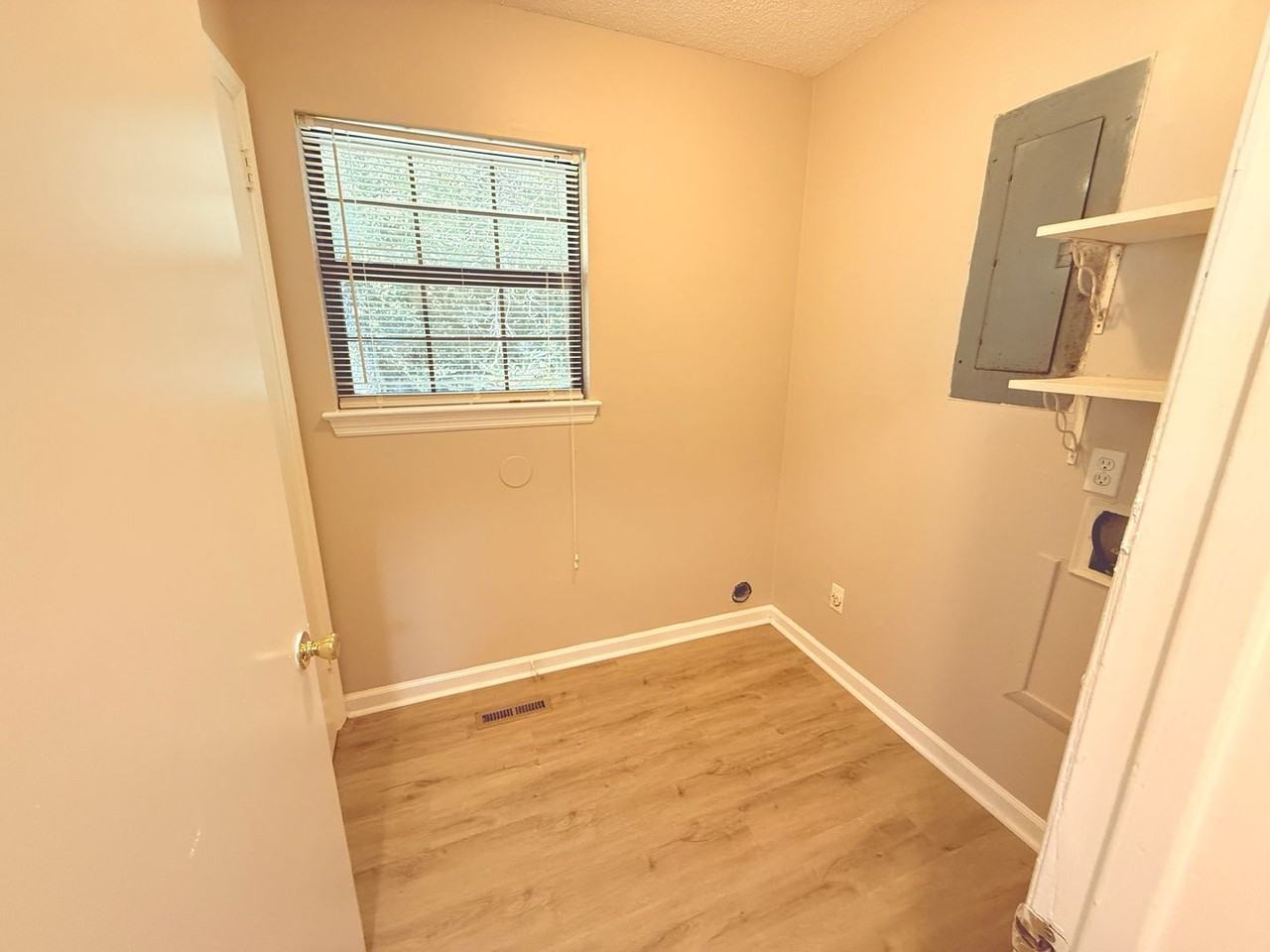 4751 Tessie Ln - Photo 5 of 21