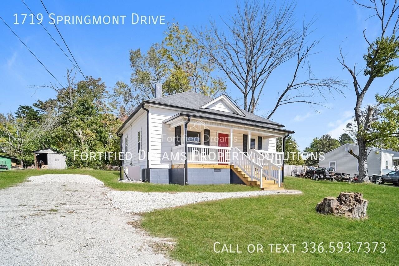1719 Springmont Dr - Photo 2 of 10