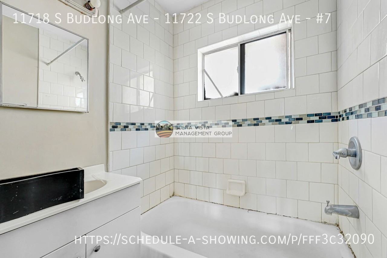 11718 S Budlong Ave - 11722 S Budlong Ave #7 - Photo 4 of 6