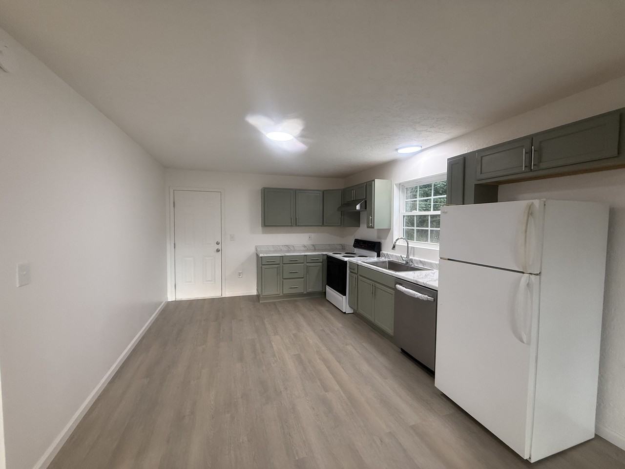 49 Alexander Dr #NA - Photo 2 of 11