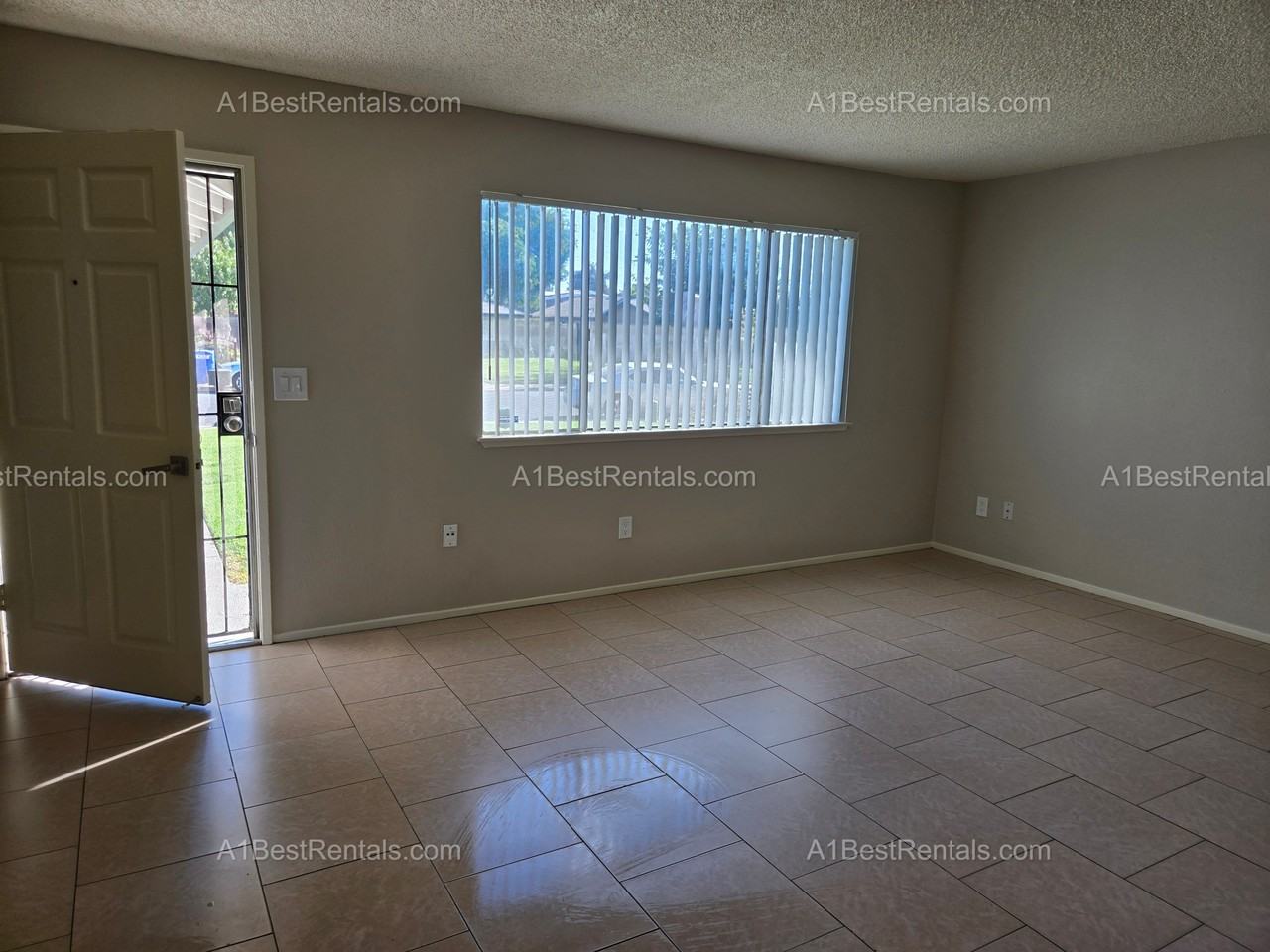 5025 Estates Dr #1 - Photo 4 of 13