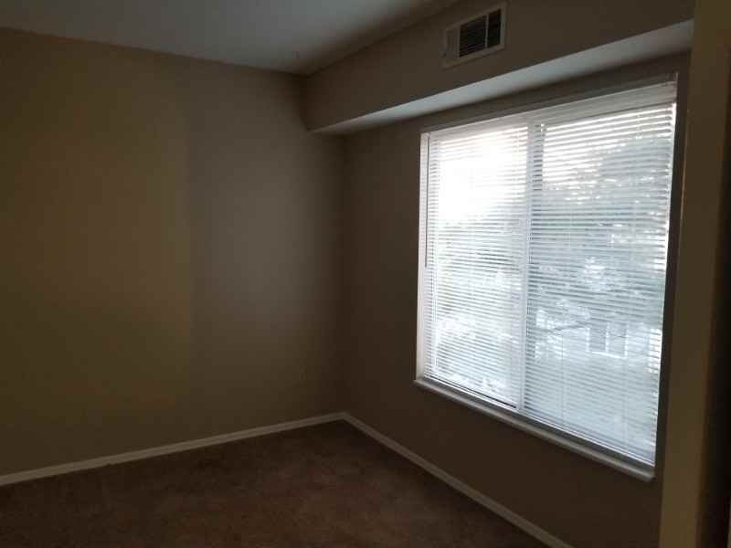 925 Clyde Ave #D - Photo 4 of 11