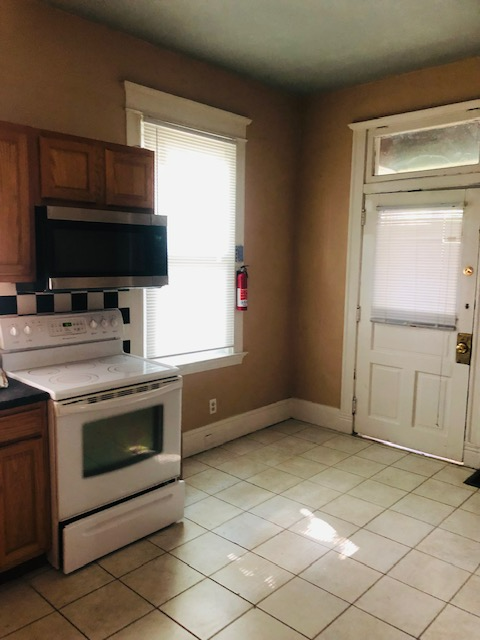 2336 Stratford Ave - Photo 3 of 11