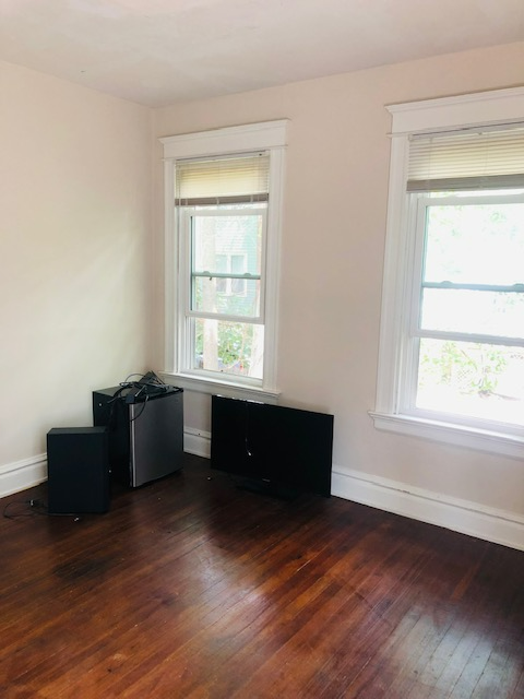 2336 Stratford Ave - Photo 4 of 11