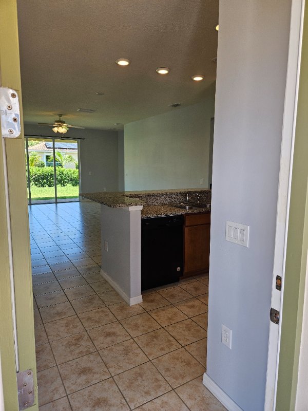 250 Provence Pl - Photo 4 of 15
