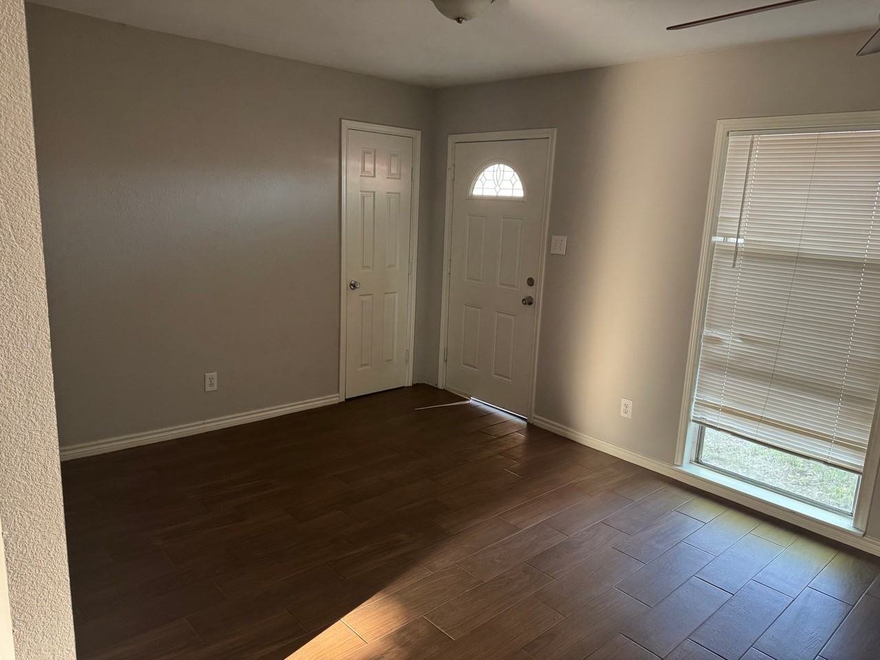 1609 Camille St - Photo 4 of 9