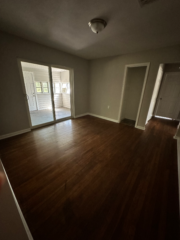 703 Lilac St - Photo 6 of 8